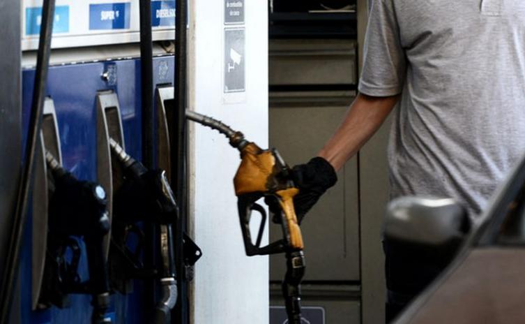 Combustibles: aumentan 4% las naftas y el gasoil desde este jueves
