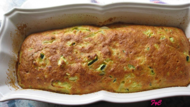 Budín de zapallitos, fiambre y queso