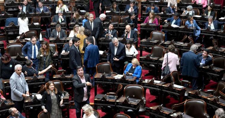 Escandaloso fracaso de la sesión en Diputados en medio de gritos e insultos