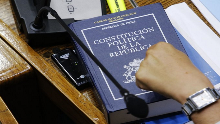 Chile: proponen 50 expertos y 50 políticos electos para la redacción de la Constitución