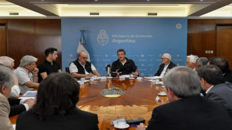 Massa se reunió con empresarios metalúrgicos y del calzado