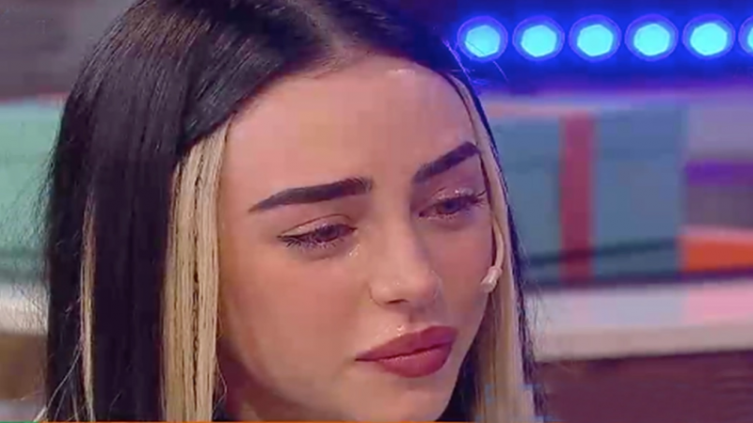 La rosarina Nicki Nicole se quebró con Jey Mammón en vivo