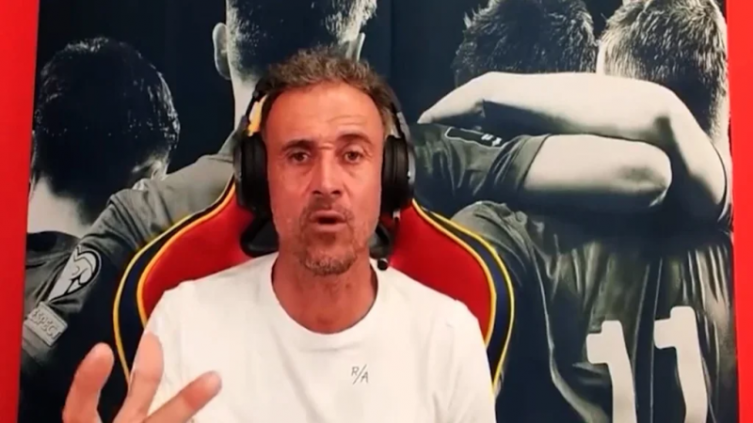 Luis Enrique escogió entre Maradona y Messi