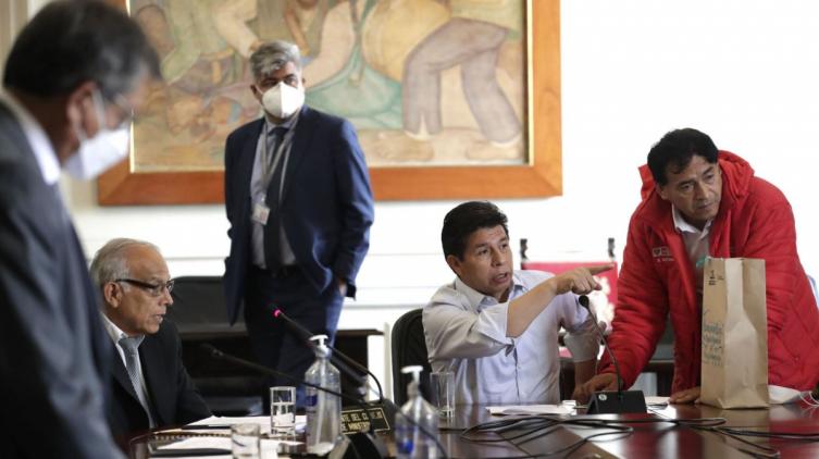 Perú: El Gobierno analiza alternativas por si el Congreso saca a Castillo del cargo