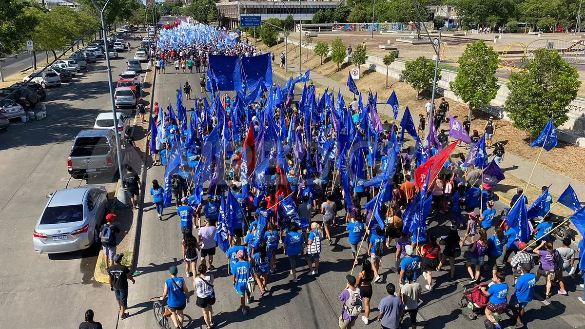 Organizaciones sociales cortan 27 de Febrero