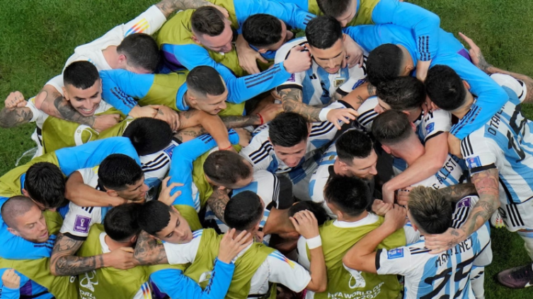 Qatar 2022: Argentina pasó sufriendo, luchando y ganando el pase a semis