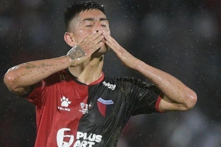 Emmanuel Olivera quedó liberado para negociar con Colón