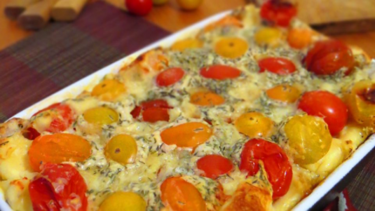 Budín de tomates cherry y queso azul