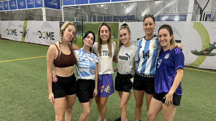Lali Espósito jugó al fútbol en Qatar