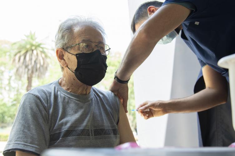 La provincia intensifica la campaña de vacunación y actualiza el protocolo para abordaje de casos