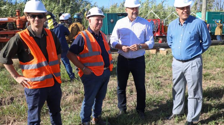 Perotti recorrió las obras del Gasoducto Gran Santa Fe
