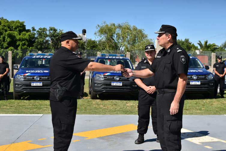 La provincia entregó 15 camionetas 0 km para la Policía de Santa Fe