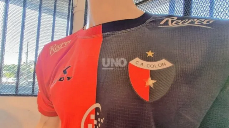 Colón estrenó en la sede su tienda oficial de indumentaria KDY
