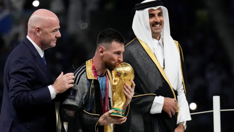 Bisht: que significa la capa qatarí que le pusieron a Lionel Messi 