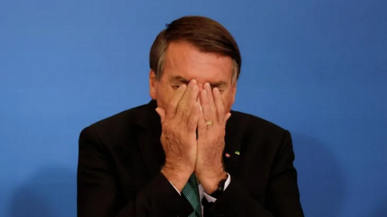 Bolsonaro indultó a militares y policías antes de dejar el poder