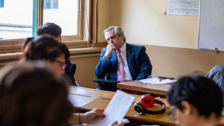 Alumnos de la UBA exigen la suspensión de Fernández como docente