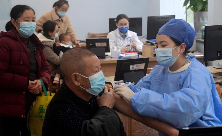 China deja de publicar cifras diarias de coronavirus en medio de fuerte brote