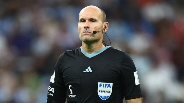 El árbitro de Argentina - Paises Bajos, dirigirá el clásico de Barcelona