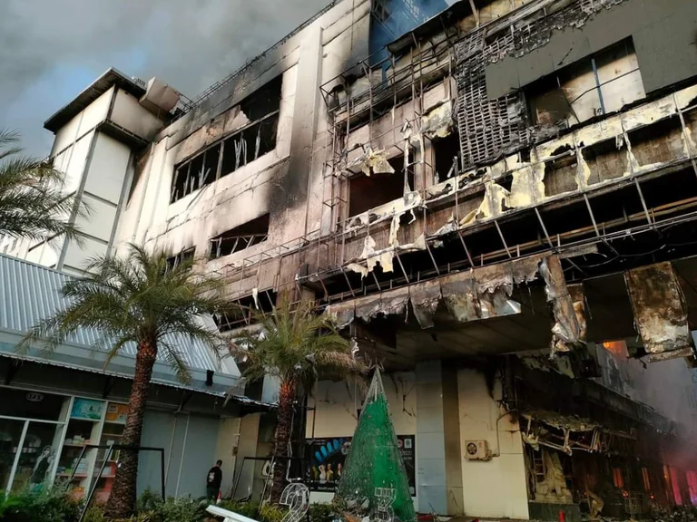 Horror en Camboya: al menos 10 muertos y decenas de heridos por el incendio de un hotel