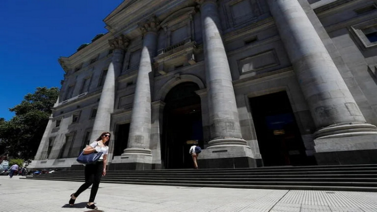 Entre los más bajos del planeta: los préstamos bancarios al sector privado de Argentina