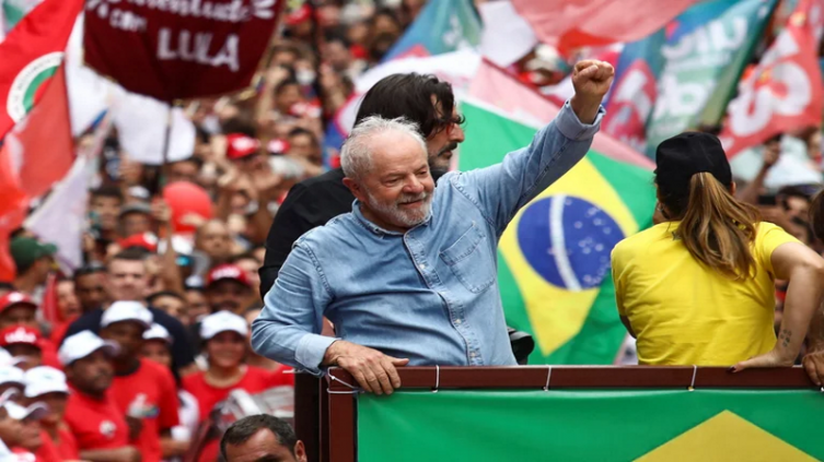 Lula asume por tercera vez como presidente de Brasil