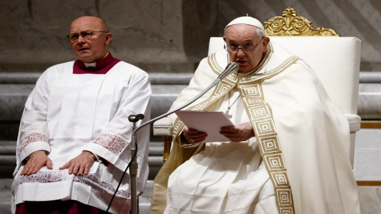 Francisco lamentó la muerte de Benedicto XVI 