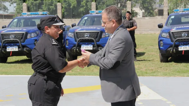 La provincia entregó 15 camionetas 4x4 y equipamiento para la policía