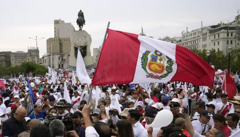 Perú: paro indefinido y nuevas marchas contra Boluarte