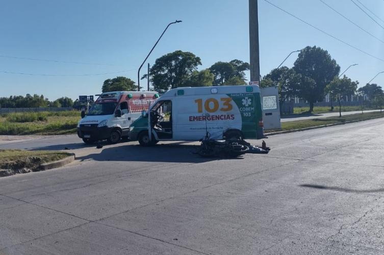 Chocó contra una ambulancia y murió