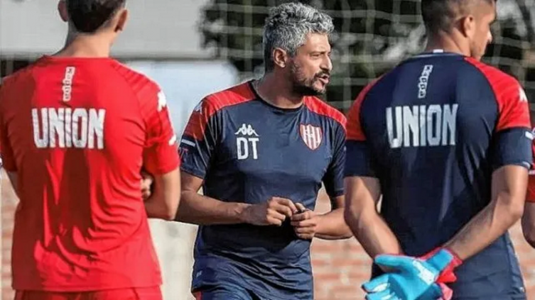 El DT de Unión firmaría su contrato antes de viajar a Uruguay