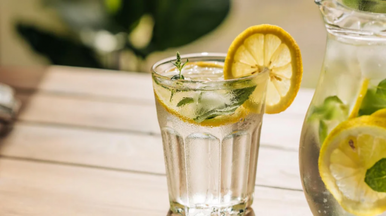 Tips de hidratación para las personas que les cuesta tomar agua