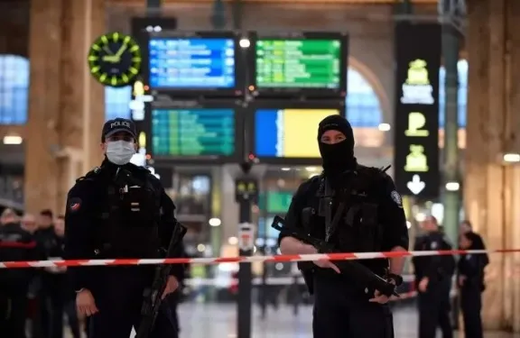 Francia: hombre atacó con un cuchillo e hirió a seis personas en una estación de trenes