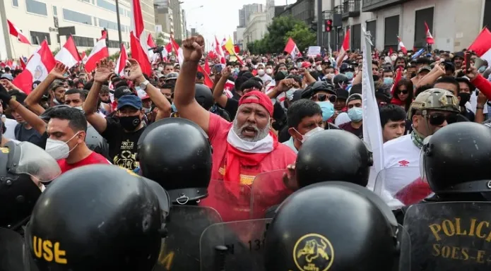 Recrudecen las protestas en Perú: investigarán por genocidio a la presidenta