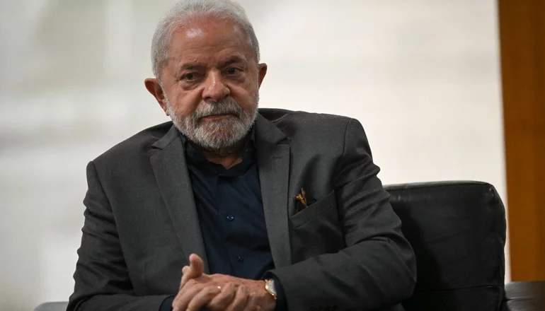 Lula destituyó a 40 militares que trabajaban en la residencia presidencial