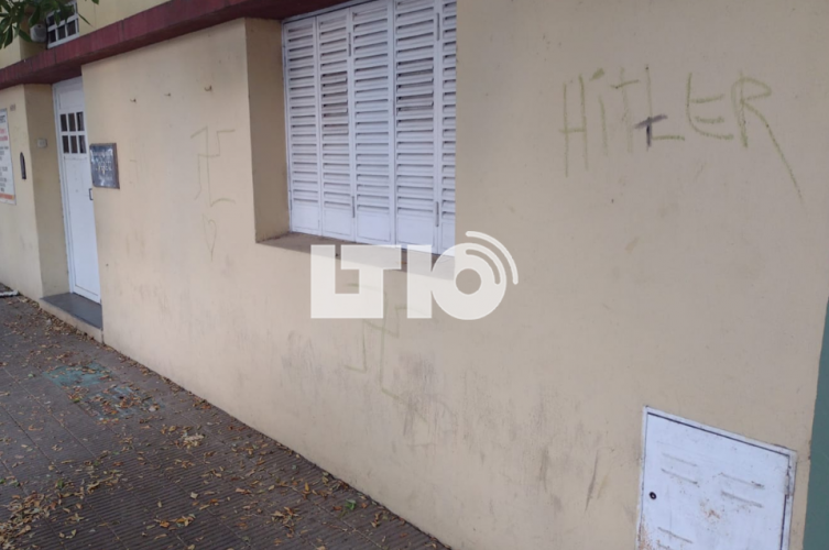 Pintaron mensajes antisemitas en la sede de la Asociación I. L. Peretz