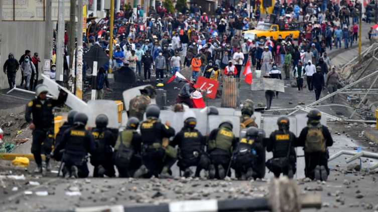 Manifestaciones en Lima recrudecen las protestas en Perú