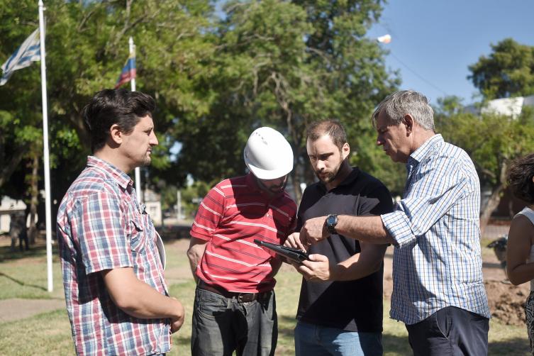 Comenzaron las obras municipales para modernizar la Plaza de las Banderas