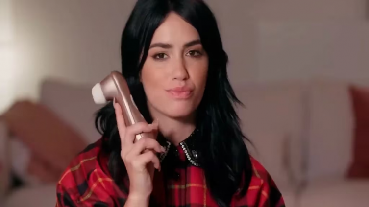 Lali Espósito mostró su juguete sexual