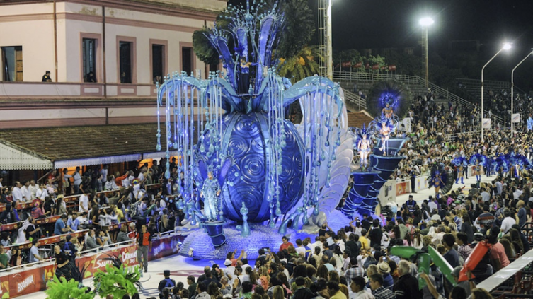 Los carnavales invitan a bailar a todo el país