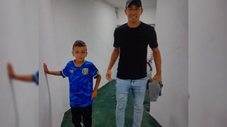 Marco Ruben estuvo en el Gigante para ver al Canalla 