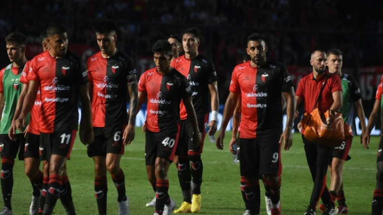 En un final emotivo Colón perdió ante Lanús 2 a 1 en el Brigadier