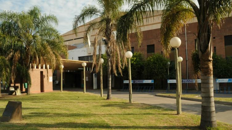 Dieron de alta el nene que cayó a una pileta de natación