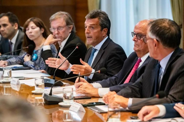 Massa anunció una batería de medidas para el campo ante la sequía