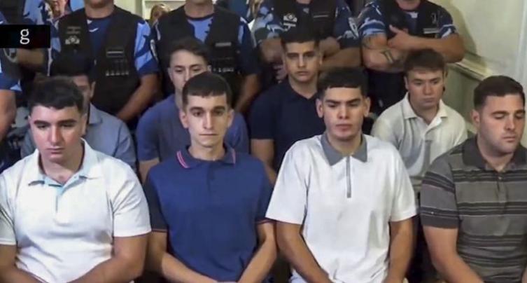 Los ocho rugbiers recibieron la visita de sus familiares antes de la sentencia