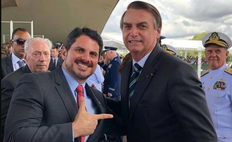 Un senador y militar brasileño dijo que Bolsonaro lo presionó para dar un golpe