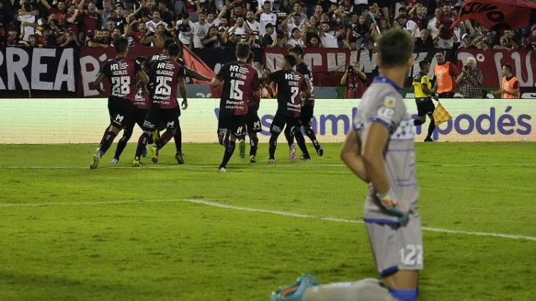 Newell's derrotó a Vélez