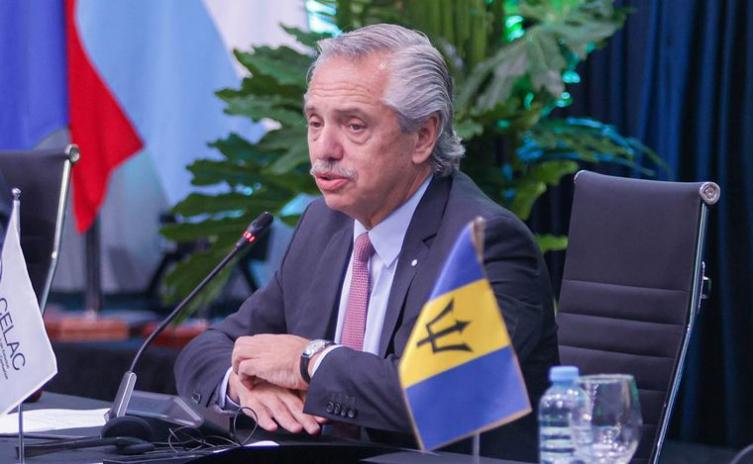 Fernández convocará a una mesa política que