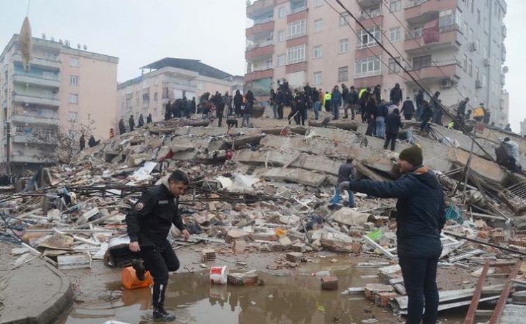 Más de 5.000 muertos y 20 mil heridos tras el terremoto en Turquía y Siria