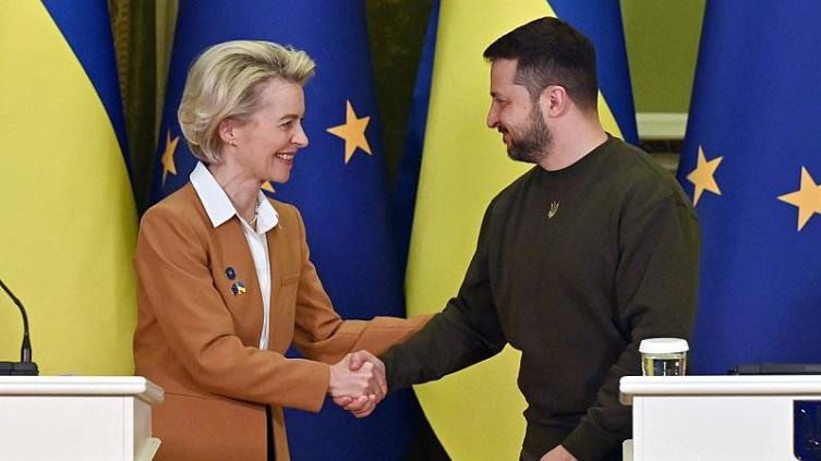 Reino Unido anuncia nuevas sanciones a Rusia por Ucrania durante visita de Zelenski