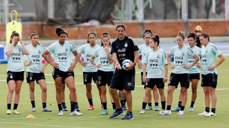 Selección femenina en el año del Mundial: amistosos